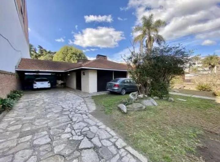 Terreno · 900m² · 5 Ambientes