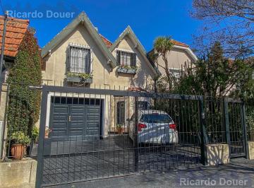 Casa · 354m² · 7 Ambientes · 2 Cocheras · Casa en Vicente López