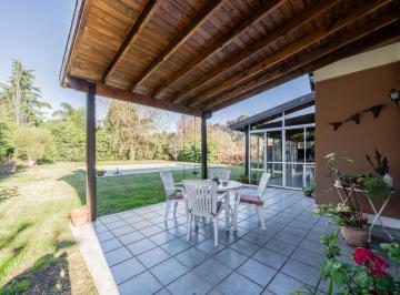 Casa · 166m² · 4 Ambientes · 1 Cochera · Venta Casa 4 Ambientes C/piscina, Parque, Quincho y Cochera en Echeverría del Lago, Canning