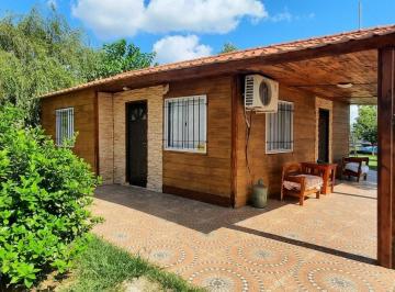Casa de 4 ambientes, Gualeguaychú · Casa en Barrio Don Pedro, Gran Parque Arbolado, Muy Tranquilo y Seguro