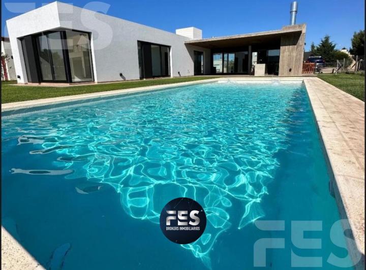 Casa · 183m² · 4 Ambientes · 1 Cochera