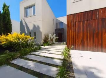 Casa · 490m² · 7 Ambientes · Casa en Alquiler en El Golf