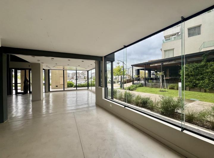 Local comercial · 300m²
