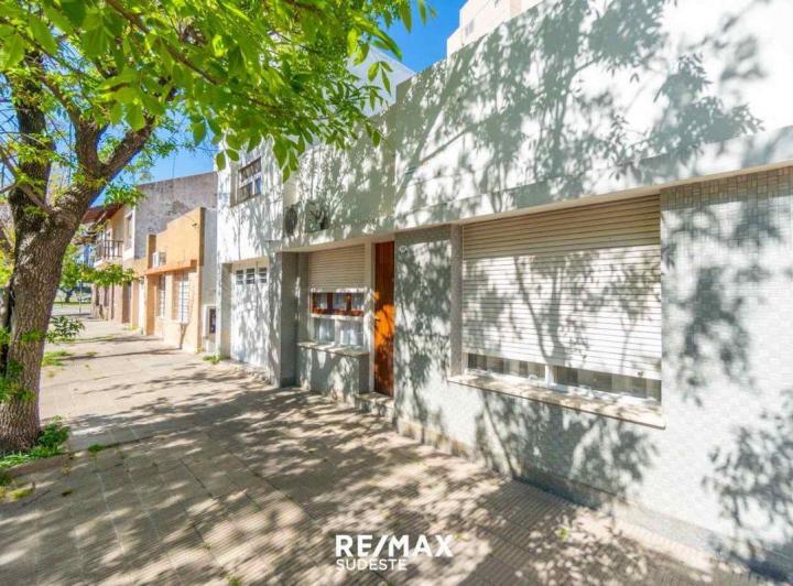 Casa · 111m² · 4 Ambientes · 1 Cochera