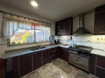 Casa · 214m² · 5 Ambientes · 3 Cocheras · Venta Casa Ezpeleta