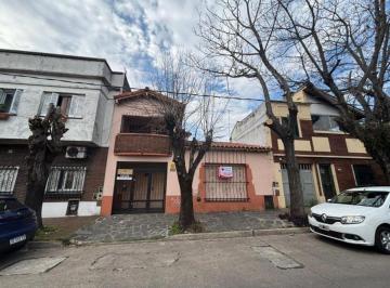 Casa de 4 ambientes, Quilmes · Chalet de 4 Ambientes con Cochera en Venta