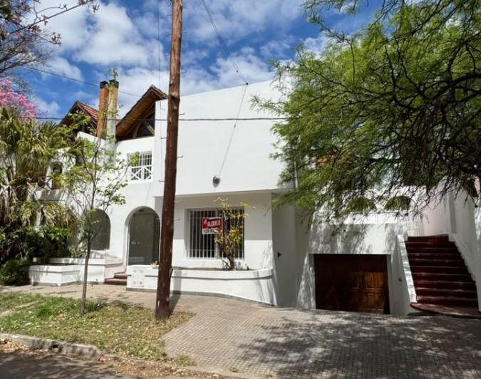 Casa · 230m² · 1 Ambiente