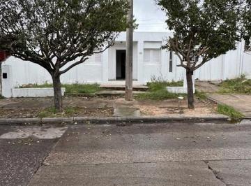 Casa · 162m² · 5 Ambientes · 2 Cocheras · Casa en Venta 3 Dorm.