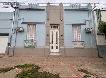 Oficina comercial · 219m² · 8 Ambientes · 1 Cochera · Oficinas en Alquiler