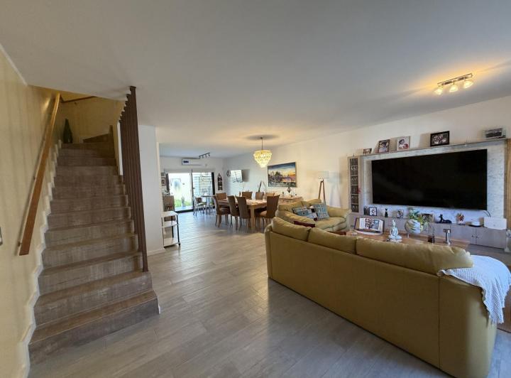 Casa · 206m² · 5 Ambientes · 2 Cocheras
