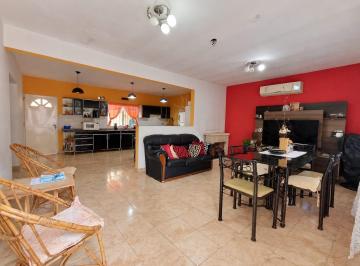 PH · 143m² · 3 Ambientes · 4 Cocheras · PH en Isidro Casanova