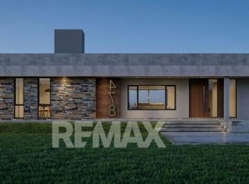 Casa · 180m² · 5 Ambientes · Casa en Venta con Fondo de Cancha