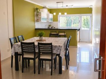 Casa · 160m² · 4 Ambientes · 2 Cocheras · Casa en Alquiler en City Bell