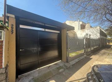 PH · 70m² · 3 Ambientes · 3 Cocheras · Amplio PH en Alquiler de 3 Ambientes - Villa Adelina