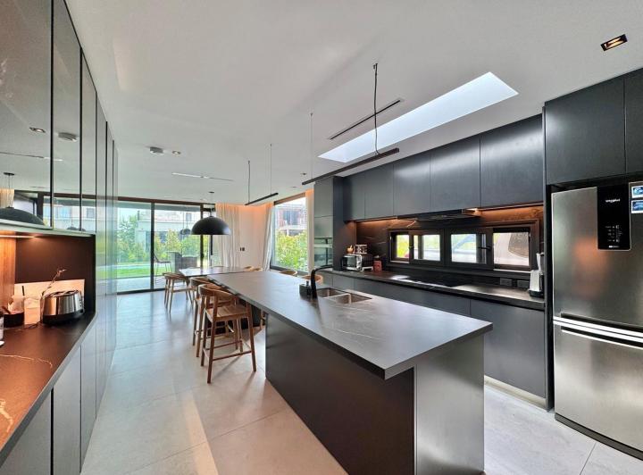 Casa · 223m² · 5 Ambientes · 1 Cochera