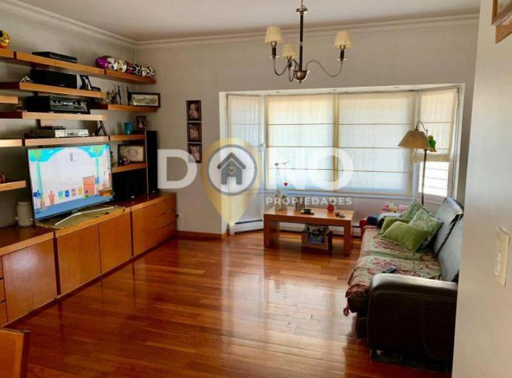Casa · 260m² · 4 Ambientes · 3 Cocheras