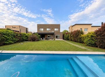 Casa · 140m² · 4 Ambientes · 2 Cocheras · Alquiler Casa 4 Ambientes en Santa Guadalupe, Pilar del Este, Pilar