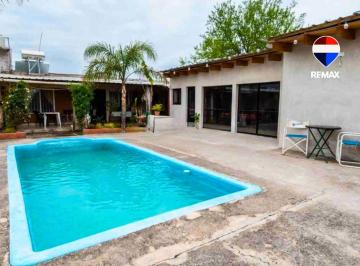 Casa · 200m² · 4 Ambientes · Venta o Permuta Casa con Pileta Acepta Propiedad