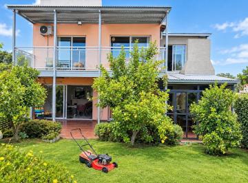 Casa · 180m² · 4 Ambientes · 3 Cocheras · Casa 4 Amb con Pileta