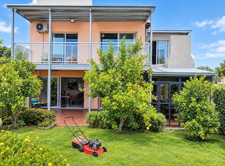 Casa · 180m² · 4 Ambientes · 3 Cocheras