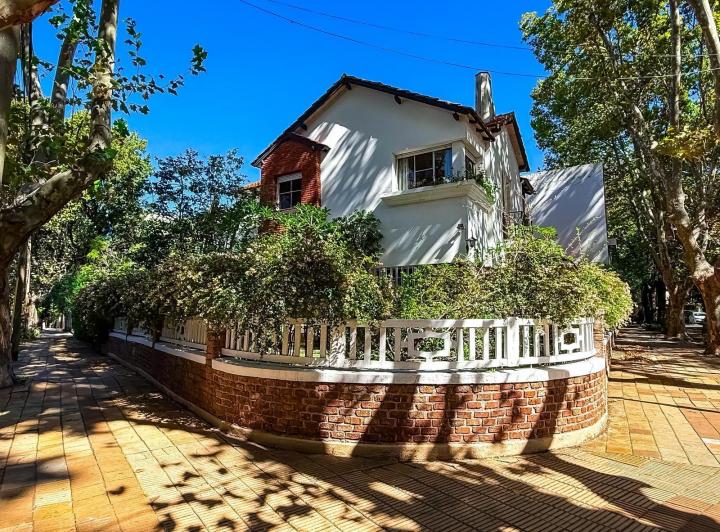 Casa · 236m² · 6 Ambientes · 1 Cochera