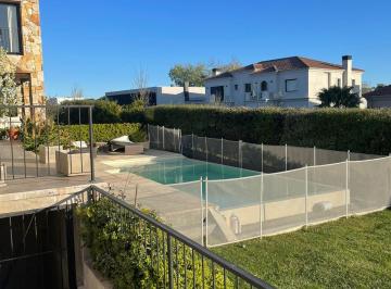 Casa · 500m² · 5 Dormitorios · 3 Cocheras · Venta Importante Chalet de 8 Ambientes en Rumenco.