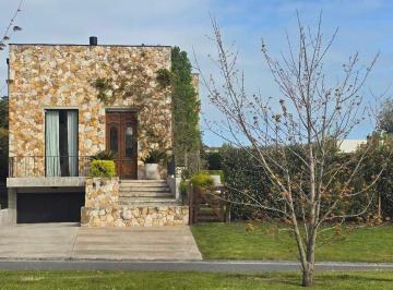 Casa · 480m² · 5 Dormitorios · 3 Cocheras · Venta Importante Chalet de 8 Ambientes en Rumenco.