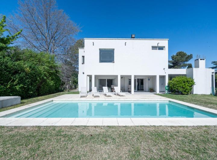Casa · 204m² · 5 Ambientes · 2 Cocheras