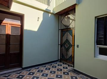 Casa de 4 ambientes, Parque Chacabuco · Venta – Casa de Estilo Reciclada a Nuevo en Parque Chacabuco