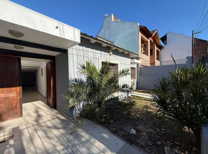 Casa · 71m² · 4 Ambientes · 3 Cocheras