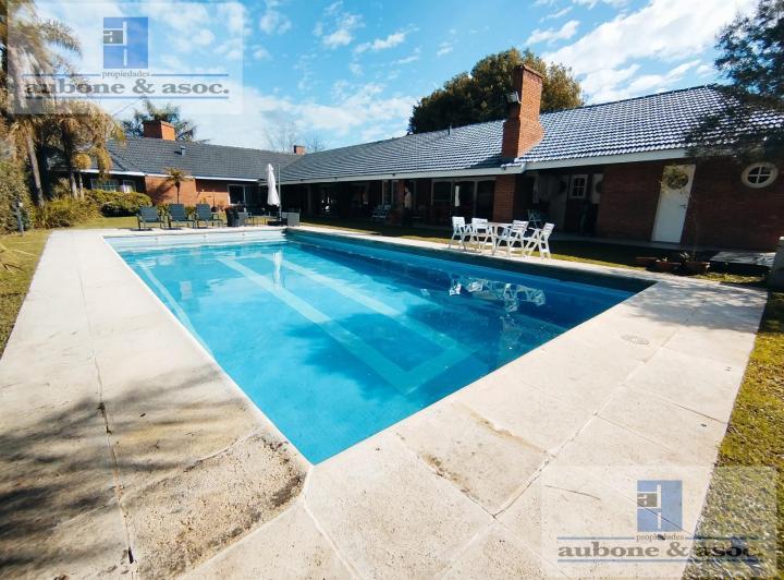 Casa · 290m² · 5 Ambientes · 4 Cocheras