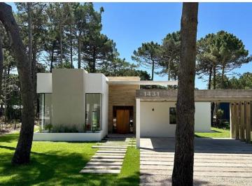 Casa · 1000m² · 5 Ambientes · 3 Cocheras · Casa en Pinamar