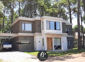 Casa · 1002m² · 5 Ambientes · 1 Cochera · Casa Venta Pinamar