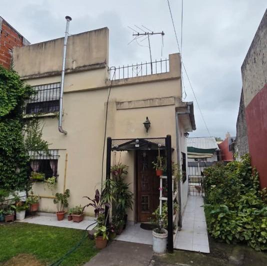 Casa · 100m² · 3 Ambientes · 2 Cocheras