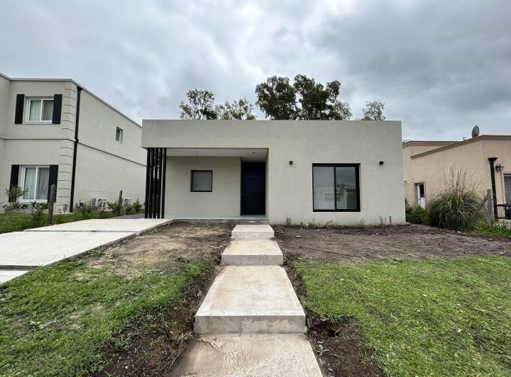 Casa · 140m² · 4 Ambientes · 2 Cocheras