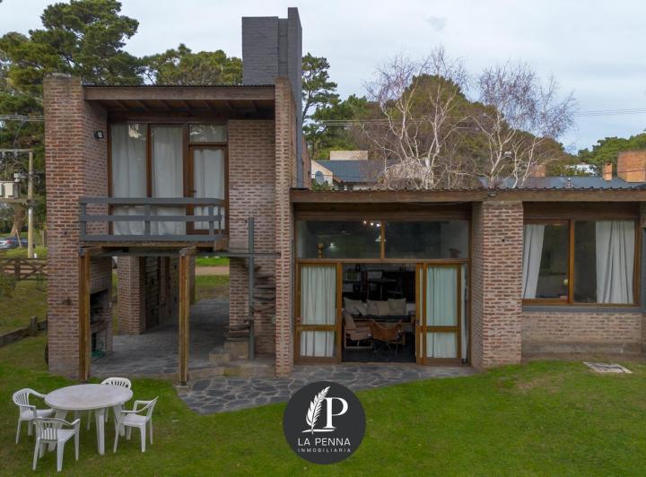 Casa · 563m² · 3 Ambientes · 1 Cochera