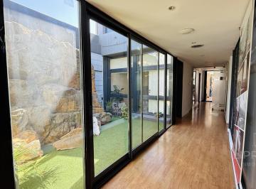 Oficina comercial · 240m² · 7 Ambientes · De Categoria - Galeria Precedo - Muy Luminosa - C/ Patio Interno Propio