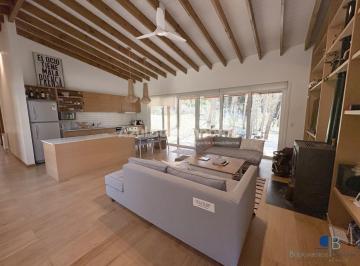 Casa · 150m² · 4 Ambientes · 1 Cochera · Alquiler Casa en Carilo Temporada 2026/2027