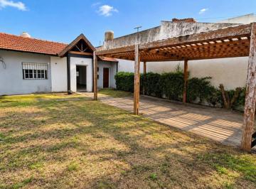 Casa de 3 ambientes, Lanús · Importante Casa con Cochera y Fondo