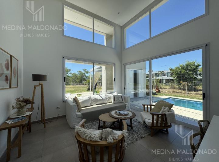 Casa · 173m² · 5 Ambientes · 5 Cocheras