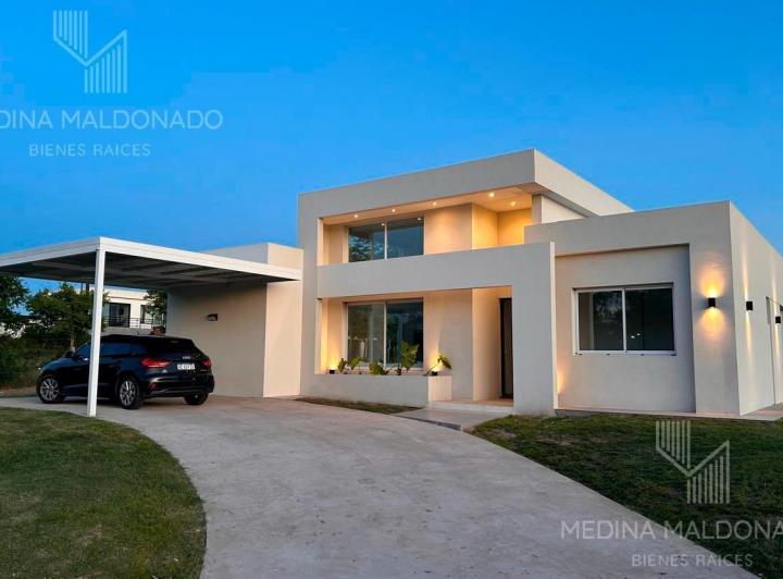 Casa · 173m² · 5 Ambientes · 5 Cocheras