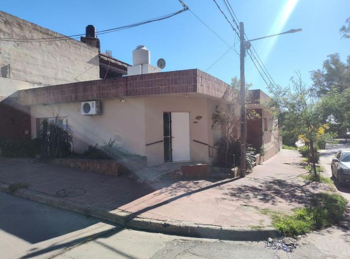 Casa · 228m² · 5 Ambientes · 1 Cochera