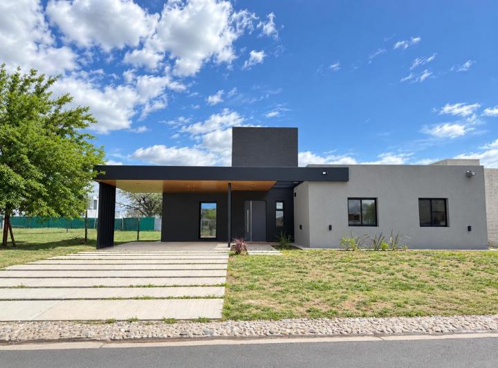 Casa · 207m² · 5 Ambientes · 1 Cochera