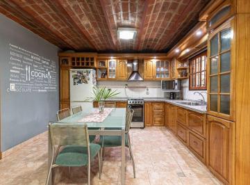 Casa · 100m² · 4 Ambientes · 1 Cochera · Venta Triplex 4 Ambientes C Evita Permuta