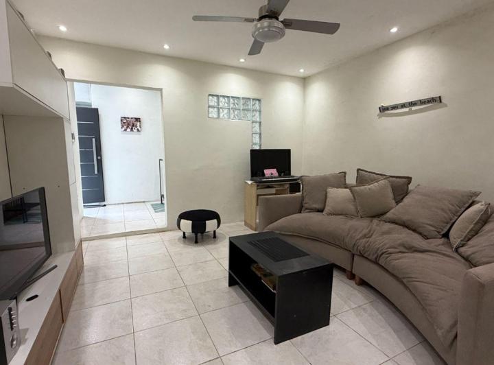 Casa · 180m² · 7 Ambientes · 2 Cocheras