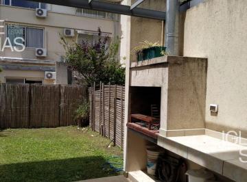 Jardín con Parrilla · Casa en Alquiler de 4 Ambientes en Solares del Portezuelo, Nordelta