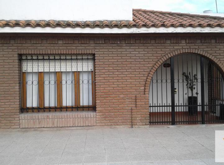 Casa · 100m² · 4 Ambientes · 3 Cocheras