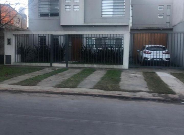 Casa · 180m² · 5 Ambientes
