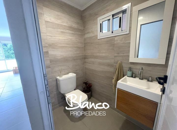Casa · 230m² · 7 Ambientes · 2 Cocheras