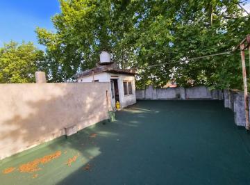 PH · 80m² · 3 Ambientes · PH Alquiler de 3 Ambientes en Banfield con Terraza